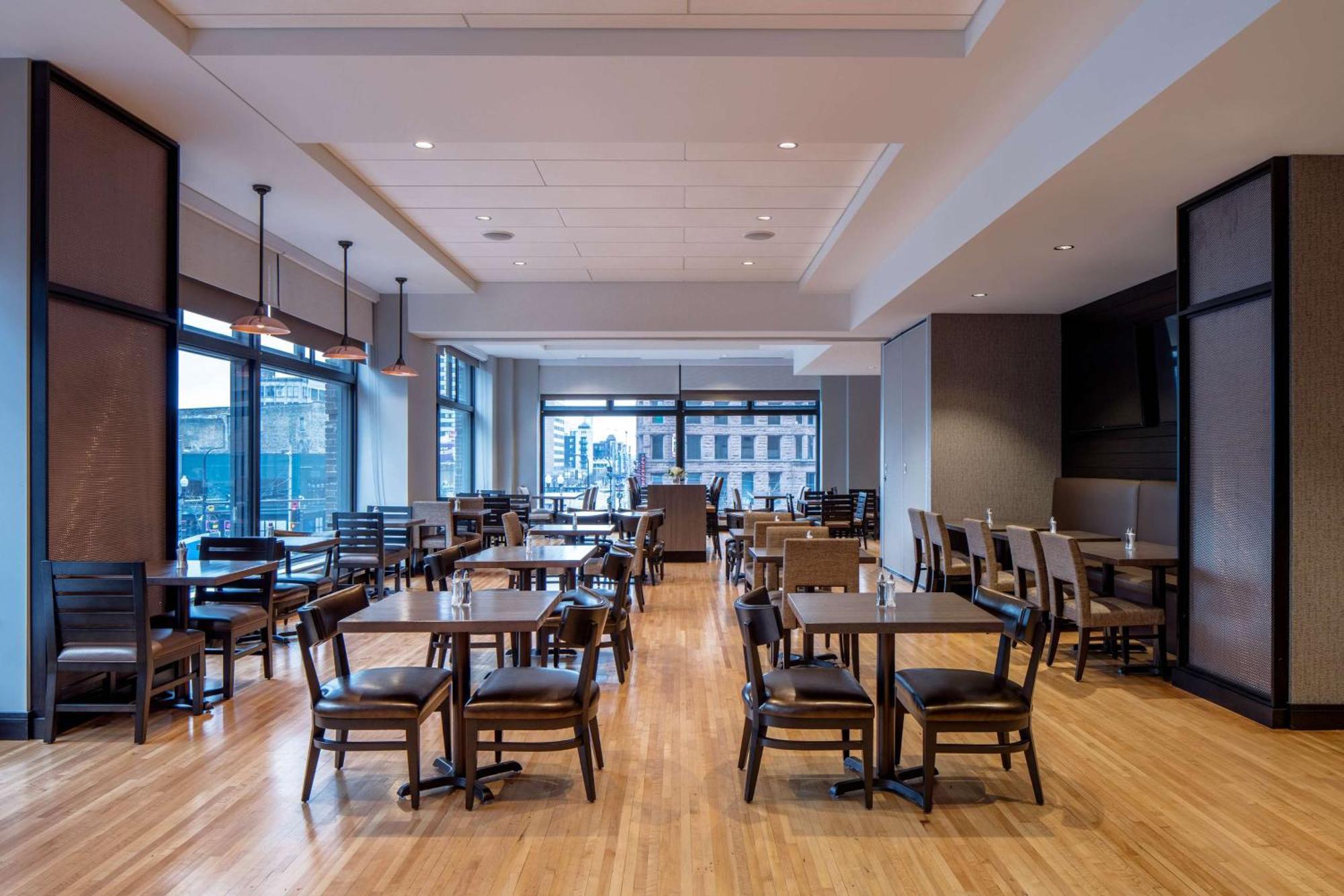 Embassy Suites By Hilton Minneapolis Downtown Hotel Zewnętrze zdjęcie